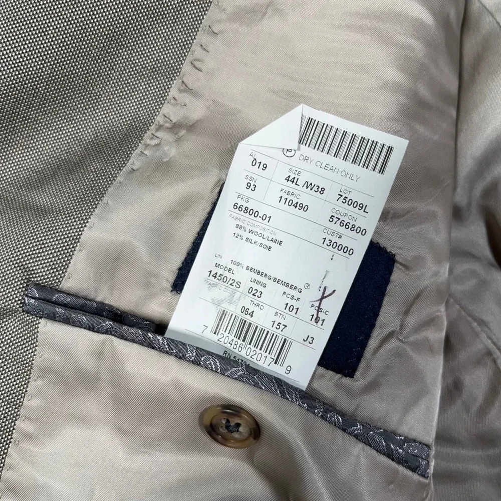 Joseph Abboud details excellent